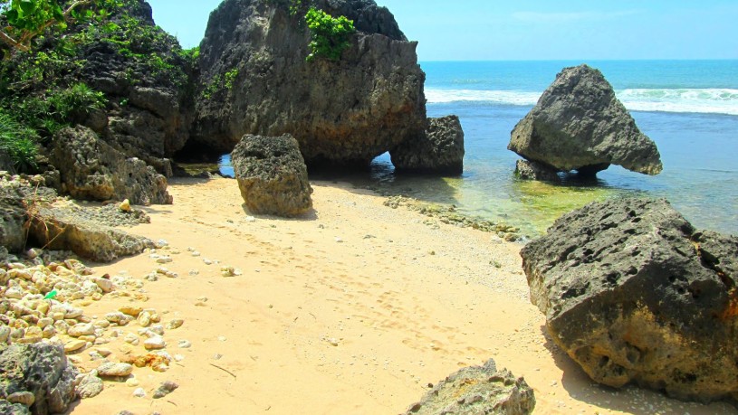 pantai-pringjono-815x459